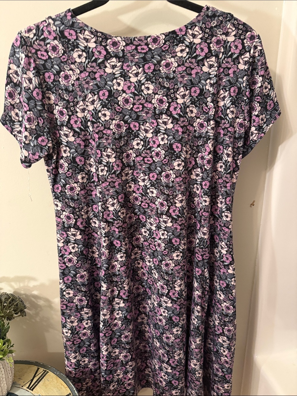 Floral V-Neck Short Sleeve Dress — Pink, Lavender & Black with side Pockets S - Picture 7 of 10
